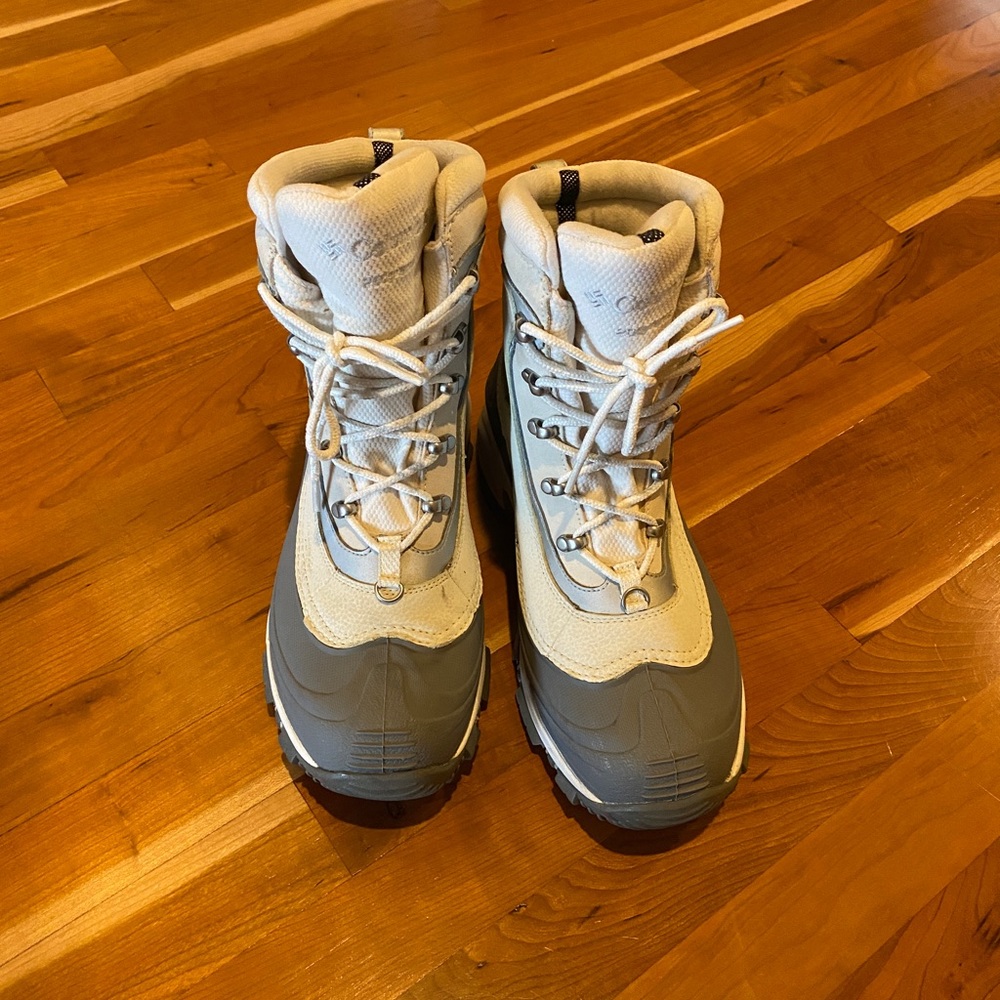 Columbia boots Women’s size 10, LIKE NEW